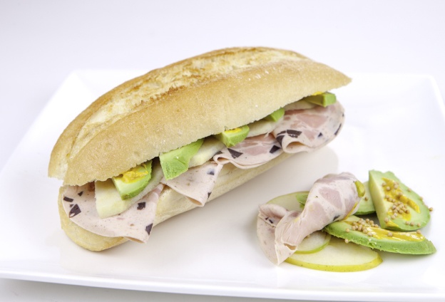 Viena premium con pavo con pistacho y trufa negra,manzana,aguacate y mostaza a la miel